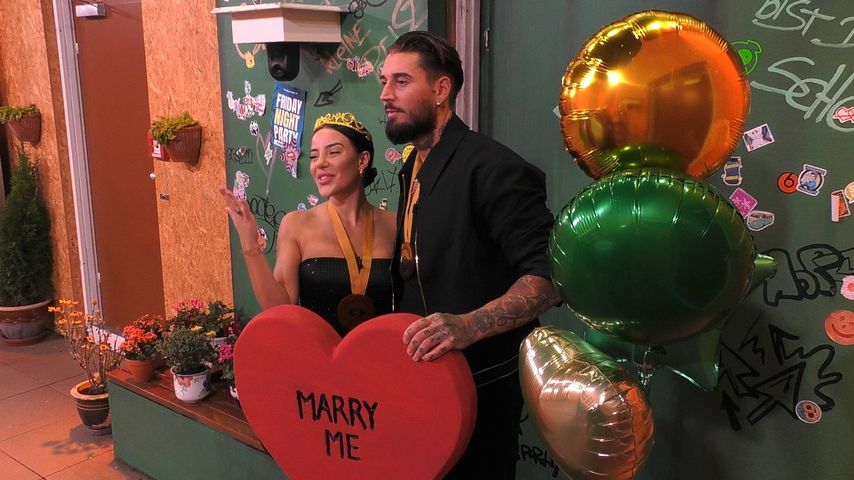 Leyla Lahouar und Mike Heiter bei "Promi Big Brother" 2024