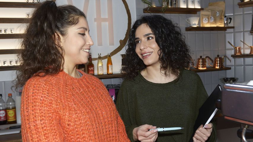 Leyla (Livia Gaiser) und Shirin (Gamze Senol) in einer GZSZ-Szene