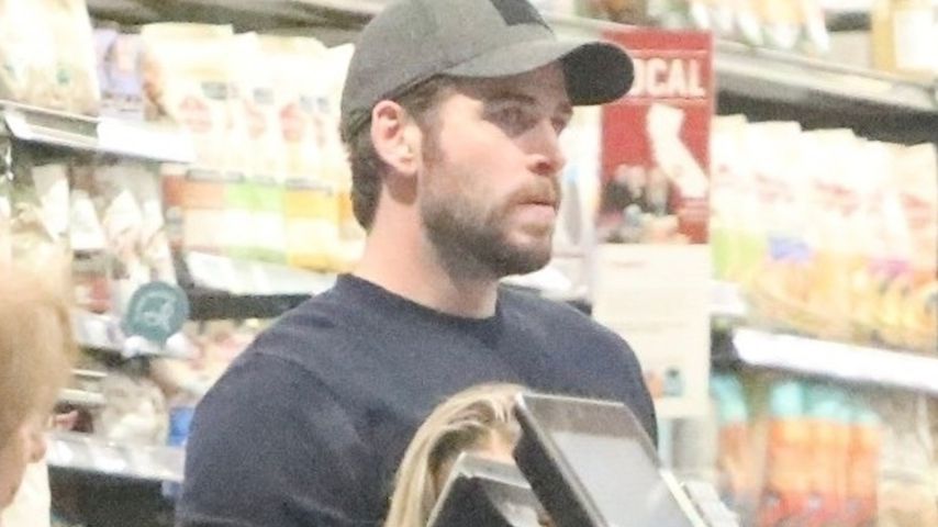 Liam Hemsworth in einem Lebensmittelgeschäft in Malibu