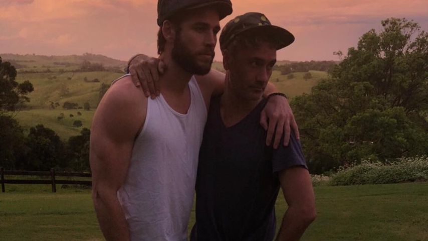 Liam Hemsworth mit seinem Kumpel Taika Waititi