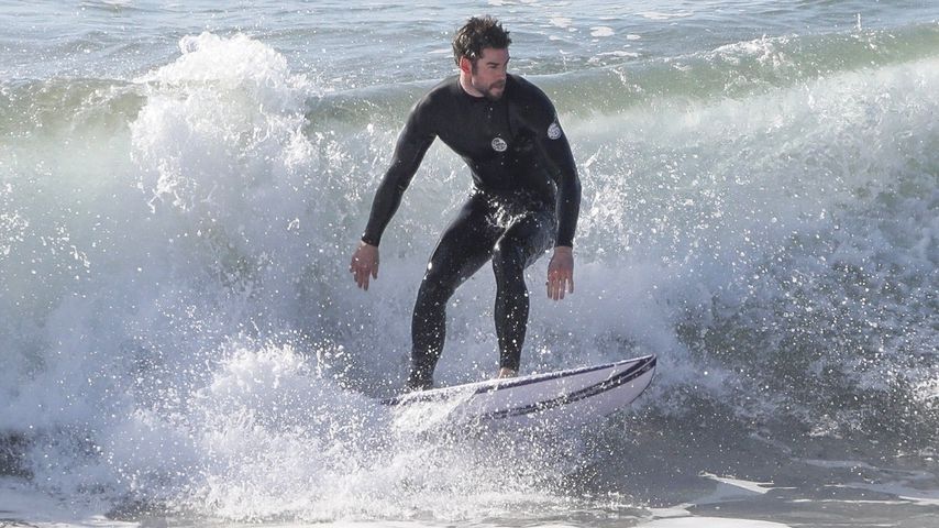 Liam Hemsworth beim Surfen in Malibu im November 2019