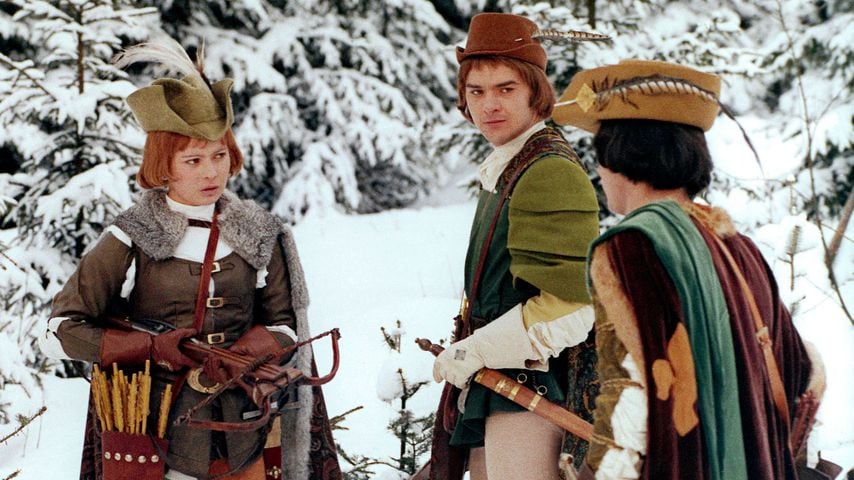 Libuse Safrankova (l.) und Pavel Travnicek (r.) in einer Szene aus "Drei Haselnüsse für Aschenbrödel