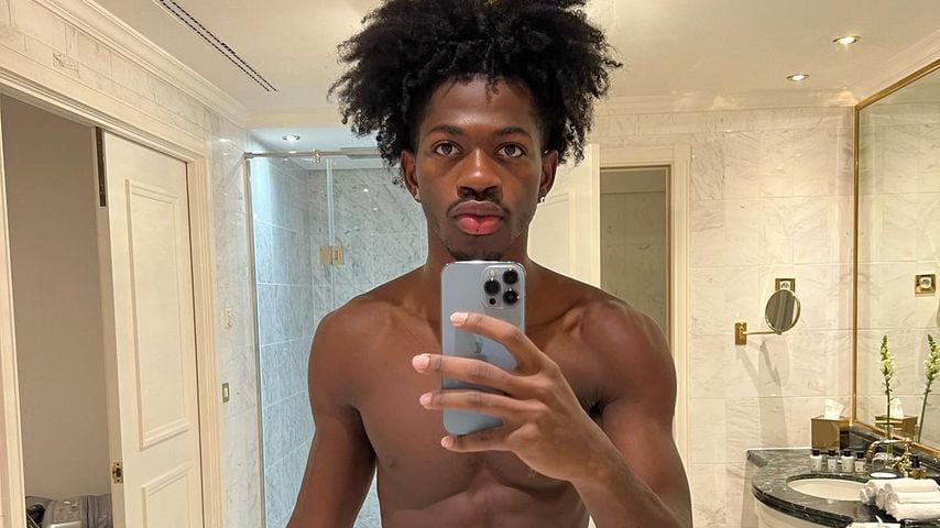 Sexy: Lil Nas X posiert splitterfasernackt in der Badewanne