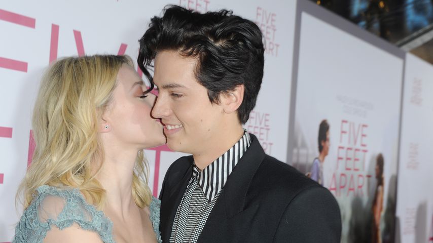 Liebes-Beweis: Hier knutscht "Riverdale"-Paar Lili und Cole!