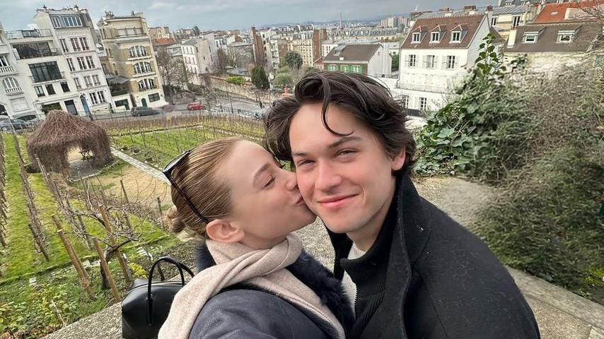 Verliebt in Paris: Lili Reinharts süße Fotos mit Freund Jack