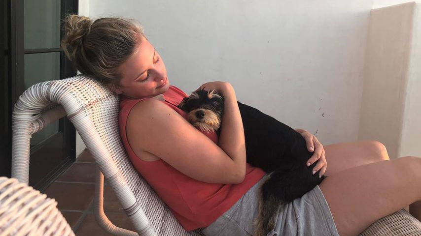Lili Reinhart mit ihrem Hund Milo