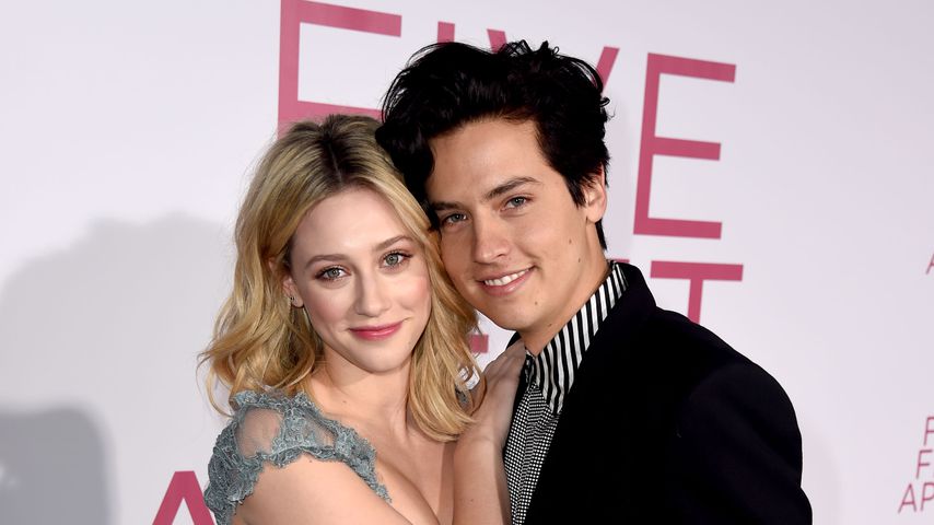 Lili Reinhart und Cole Sprouse im Jahr 2019