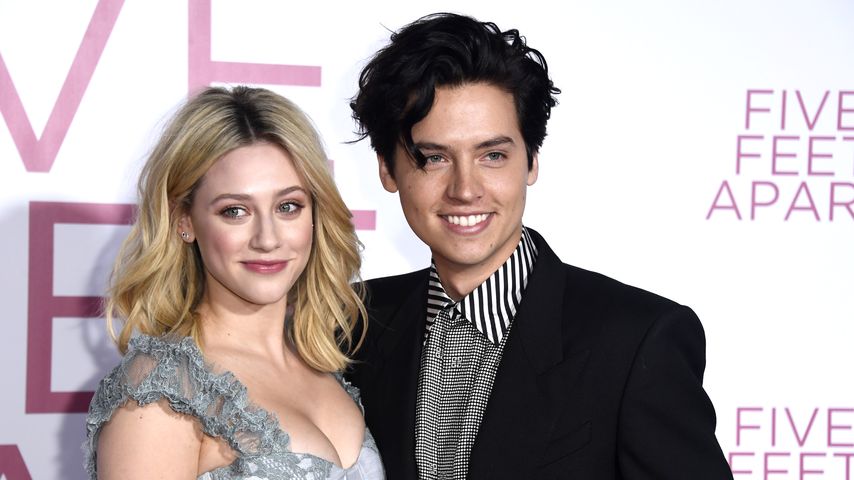Lili Reinhart und Cole Sprouse im März 2019