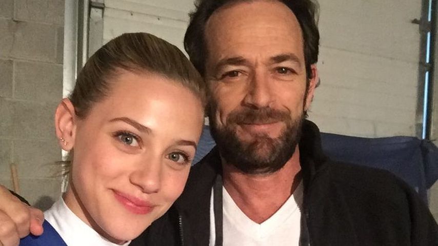 Lili Reinhart und Luke Perry bei den Dreharbeiten zu "Riverdale"