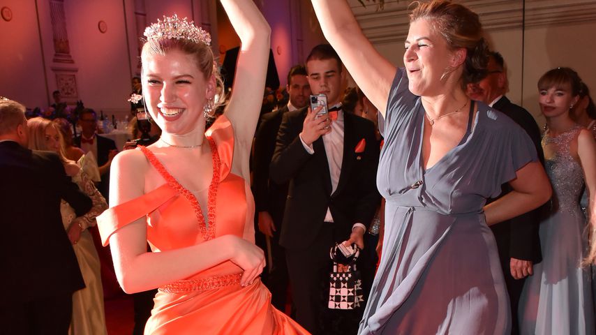 Lillith Becker und Mutter Anne Seidl beim SemperOpernball im Februar 2020