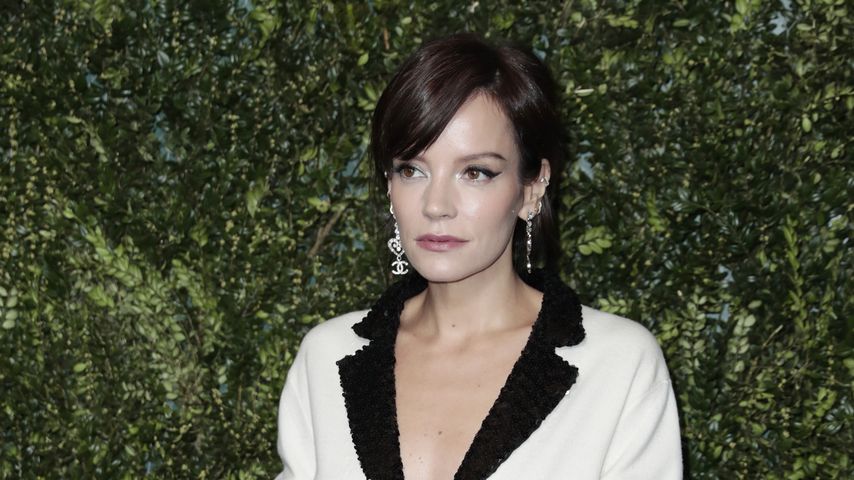 Egoistisch? Lily Allen fliegt ohne ihre Tochter First Class