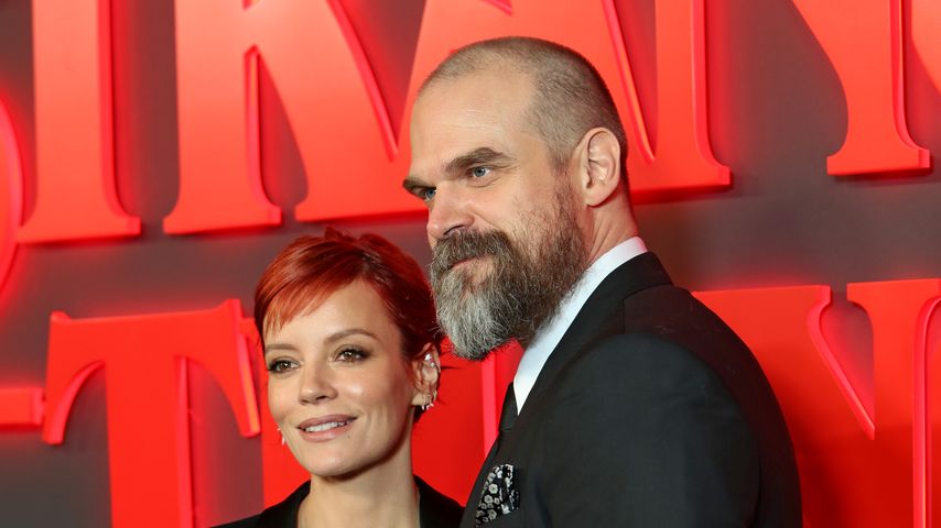 Lily Allen und David Harbour im Dezember 2023