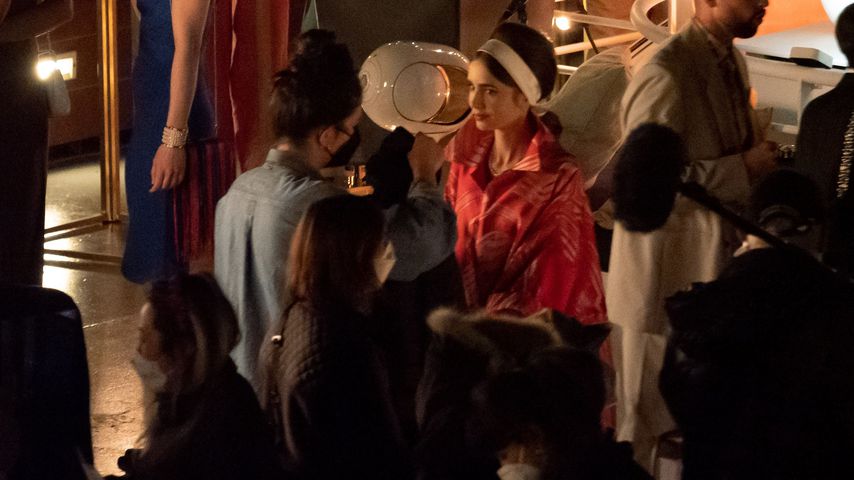Lily Collins am "Emily in Paris"-Set