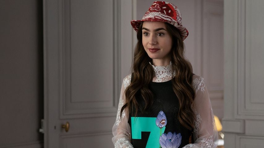 "Geschenk": Lily Collins reagiert auf "Emily in Paris"-Hate