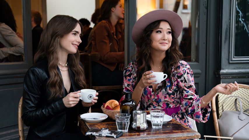 Lily Collins und Ashley Park, Schauspielerinnen