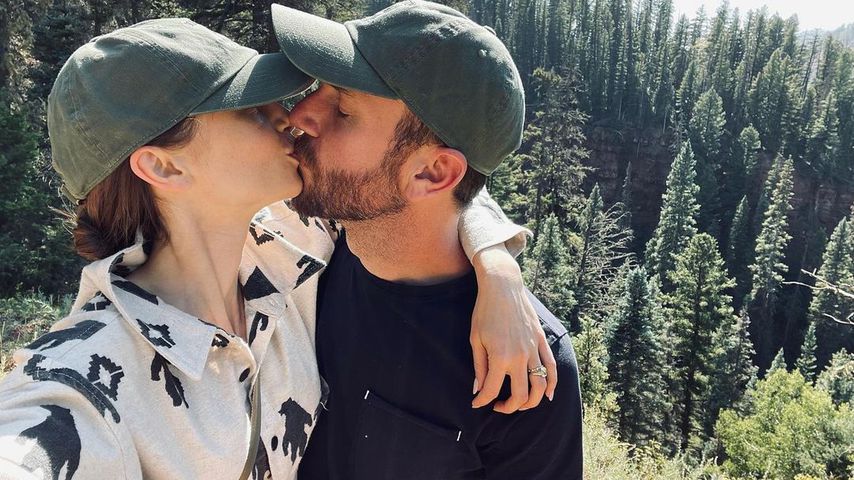 Nach Hochzeit: Lily Collins gibt Ehe-Update im Partnerlook