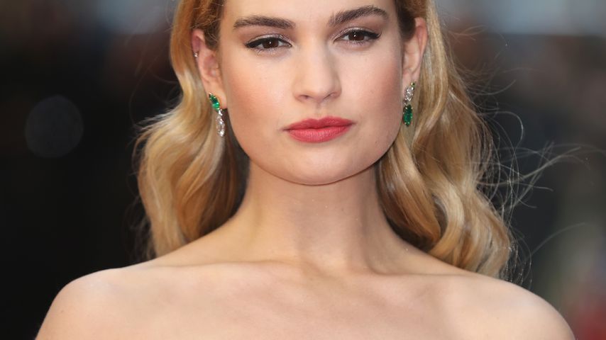 Sie versteckt sich: Erste Bilder von Lily James nach Skandal