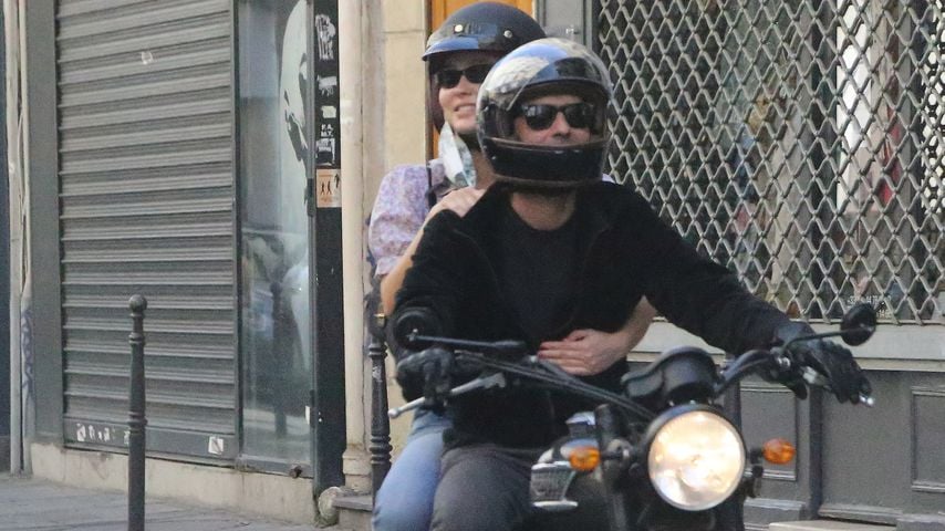 Lily-Rose Depp und ihr Stiefvater Samuel Benchetrit in Paris im Mai 2020