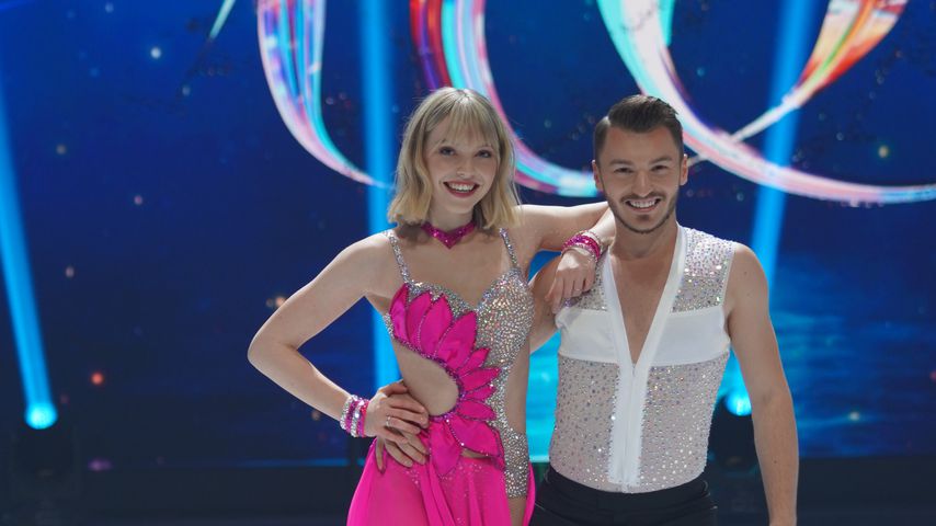 Lina Larissa Strahl und Joti Polizoakis bei "Dancing on Ice"