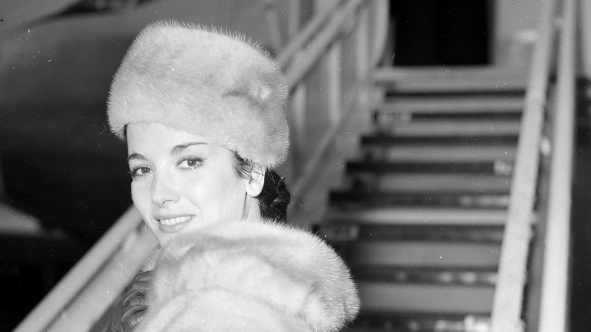 Linda Cristal in London am Flughafen, März 1960