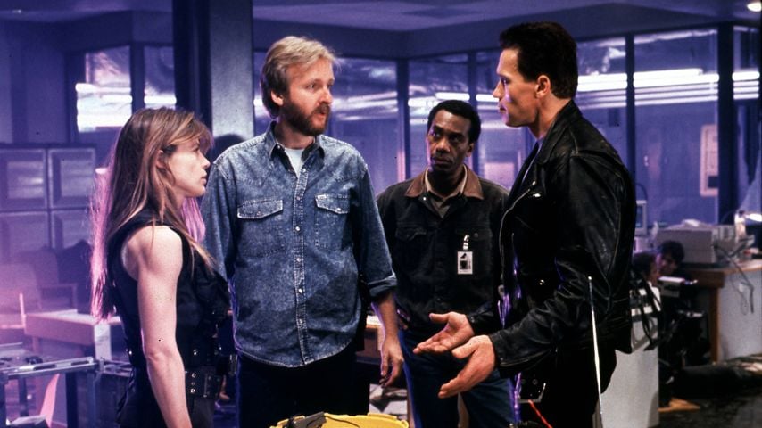 Linda Hamilton, James Cameron, Joe Morton und Arnold Schwarzenegger am Set von "Terminator 2: Judgment Day", 1991