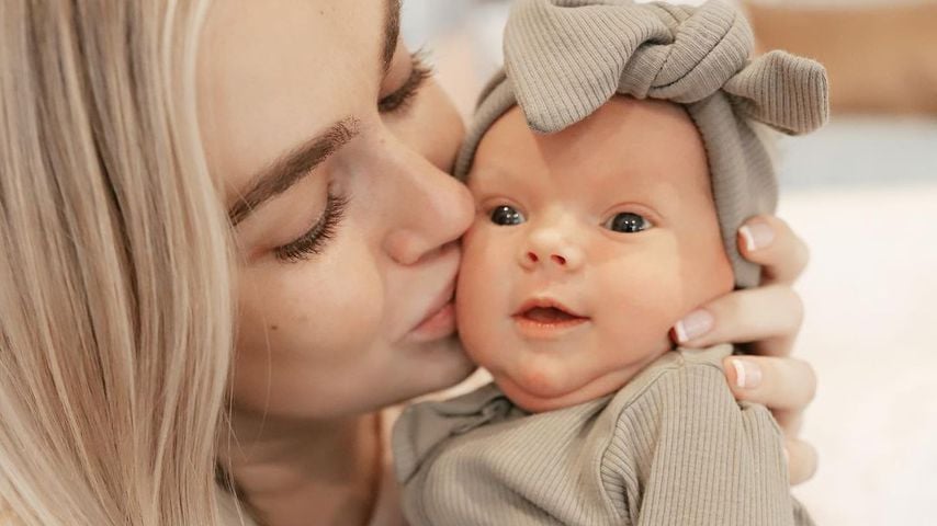 Lindsay Arnold und ihre Tochter im November 2020