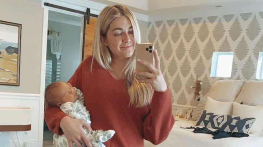 Lindsay Arnold und ihre Tochter im November 2020