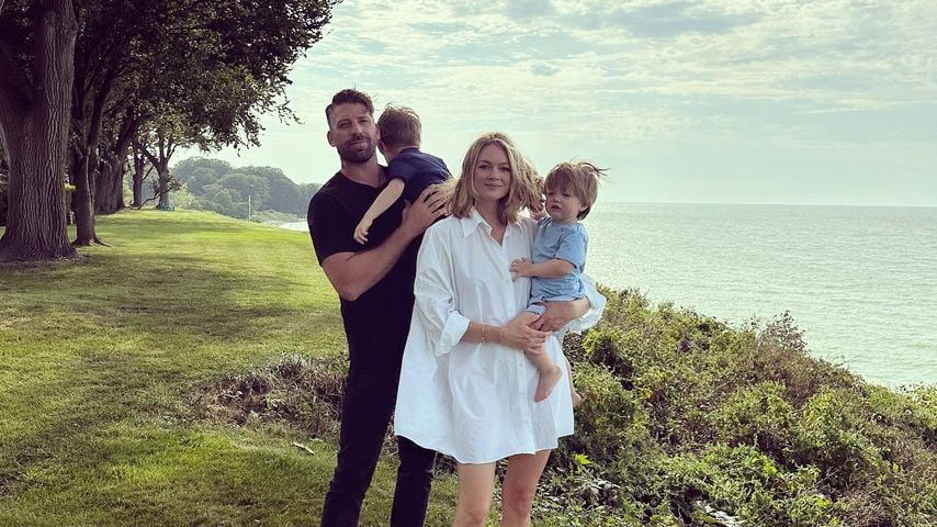 Lindsay Ellingson mit ihrem Partner Sean und ihren zwei Kindern