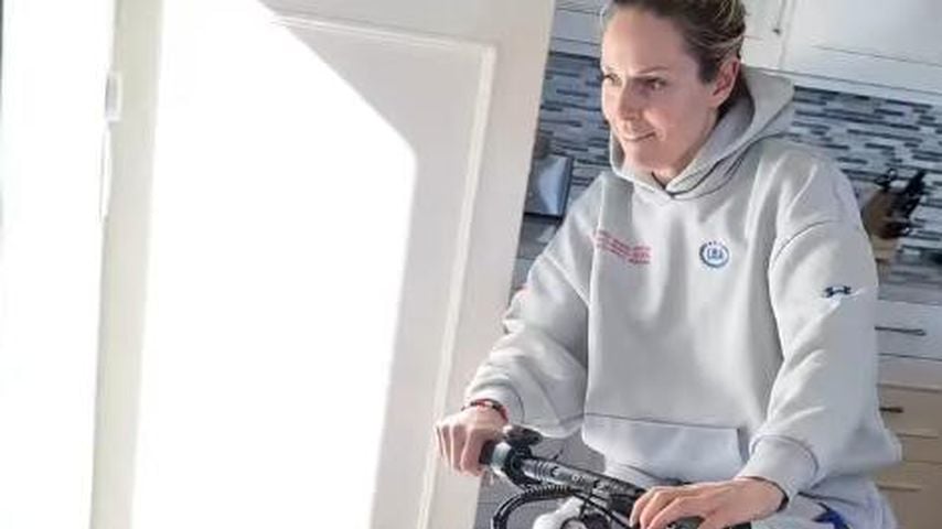 Anstatt im Rollstuhl: So düst verletzte Lindsey Vonn umher