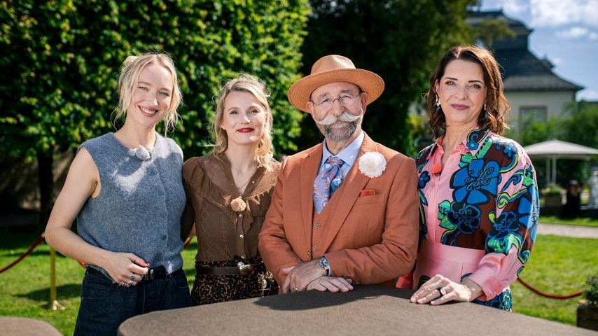 Linn Schütze, Leonie Bartsch, Horst Lichter und Wendela Horz bei "Bares für Rares XXL"