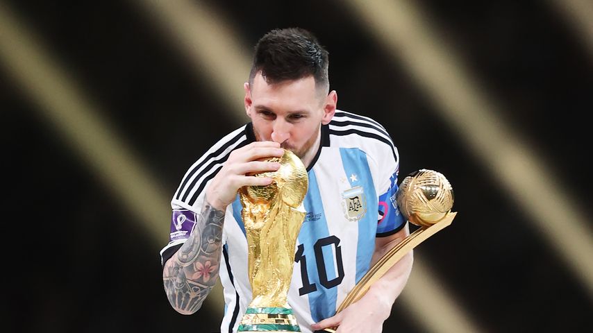 Lionel Messi bei der Siegerehrung der WM in Katar