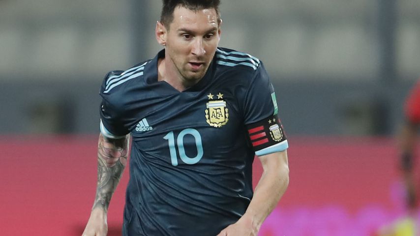 Lionel Messi bei einem Fußballspiel in Lima im November 2020