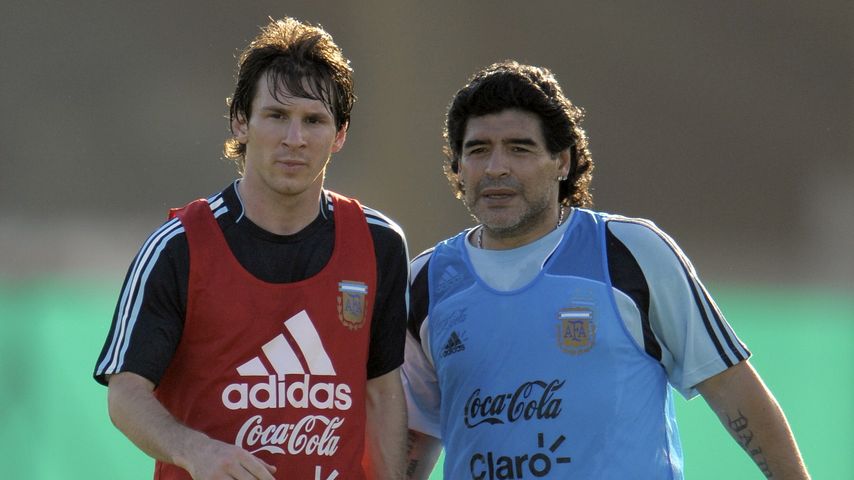 Die argentinischen Fußball-Legenden Lionel Messi und Diego Maradona