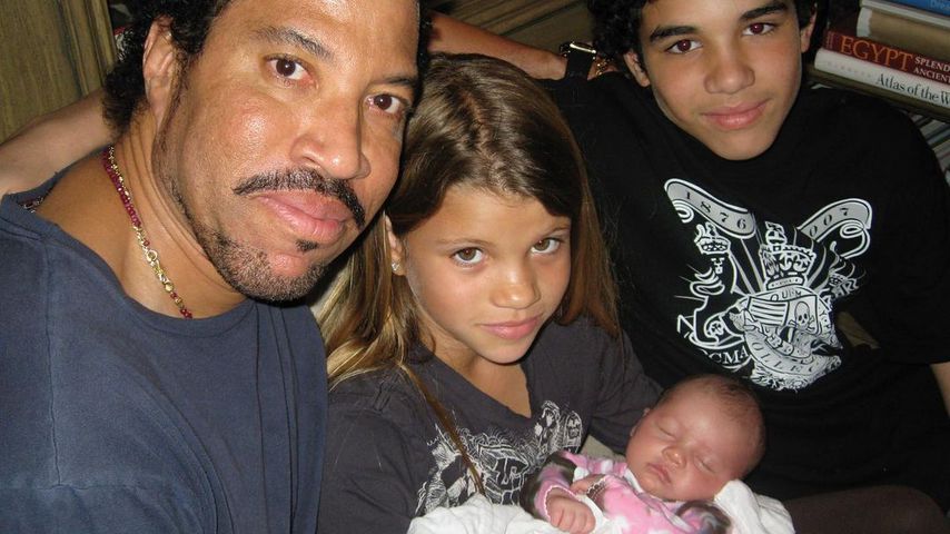 Lionel Richie mit seinen Kindern Nicole, Sofia und Miles