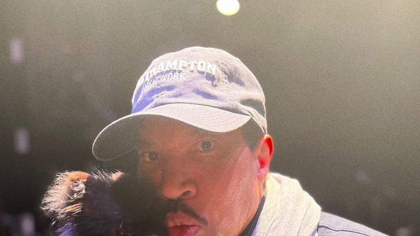 Der Sänger Lionel Richie und sein Hund im Januar 2022