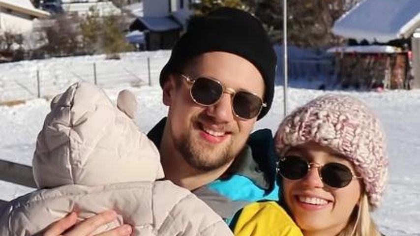 Lisa Mantler mit ihrem Mann Jonas und ihrem Sohn, Januar 2025