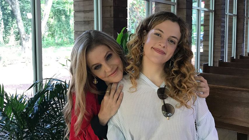 Lisa Marie Presley und ihre Tochter Riley Keough im August 2018