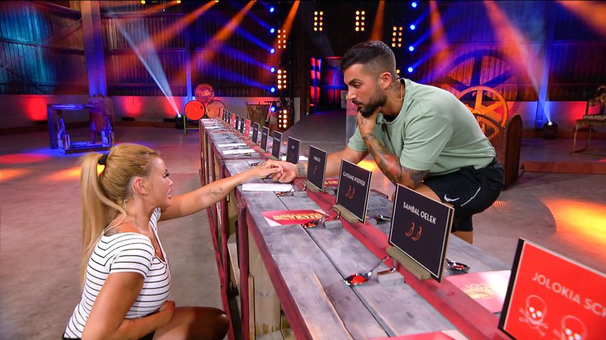 Lisha und Lou beim Sommerhaus-Spiel "Ich finde dich scharf"