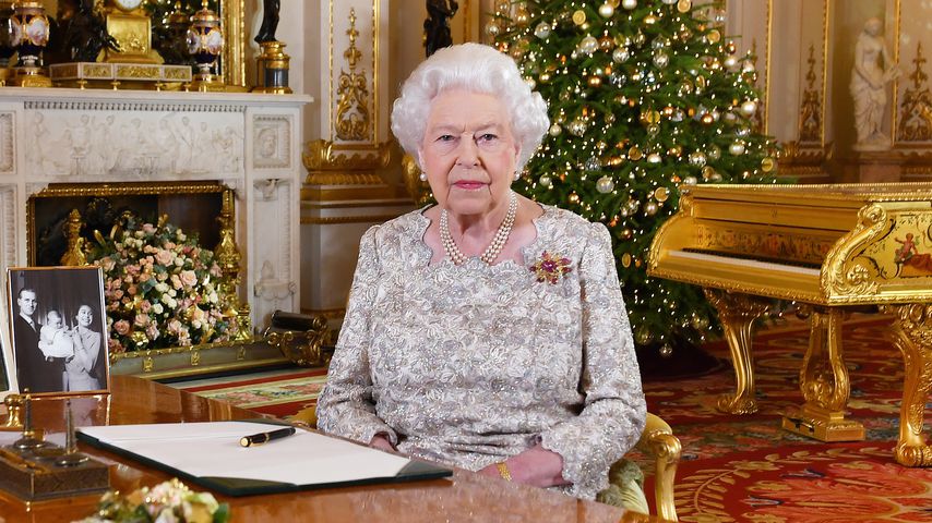 Queen Elizabeth im Buckingham Palace