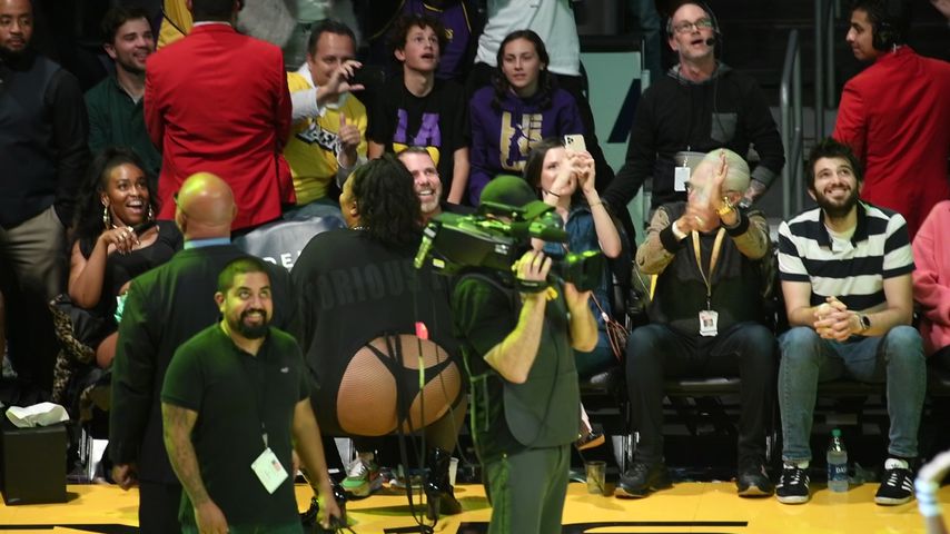 Im Tanga: Lizzo twerkt ausgelassen bei Basketball-Spiel