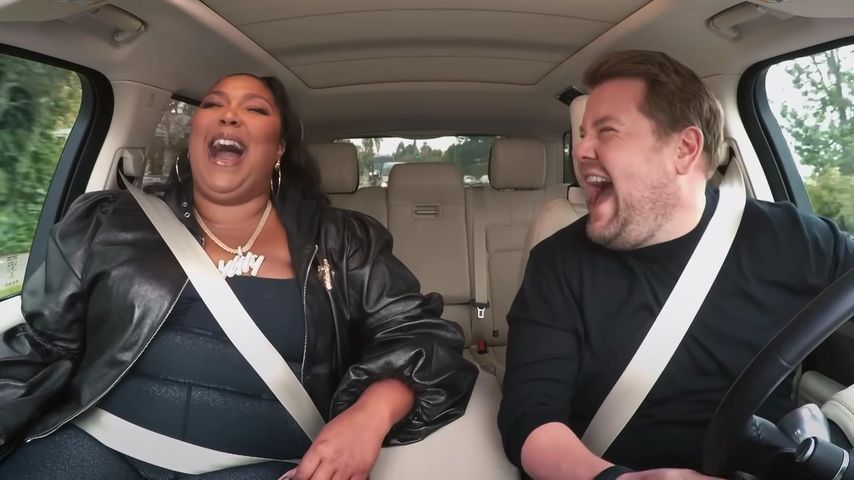 Lizzo und James Corden beim "Carpool Karaoke", Juni 2022