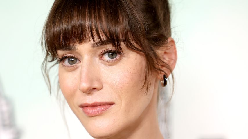 Lizzy Caplan, Schauspielerin