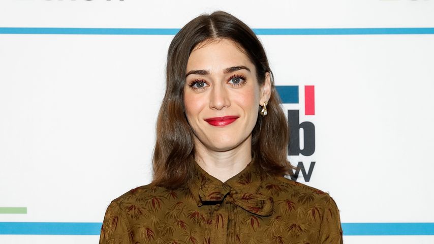 Lizzy Caplan, Schauspielerin
