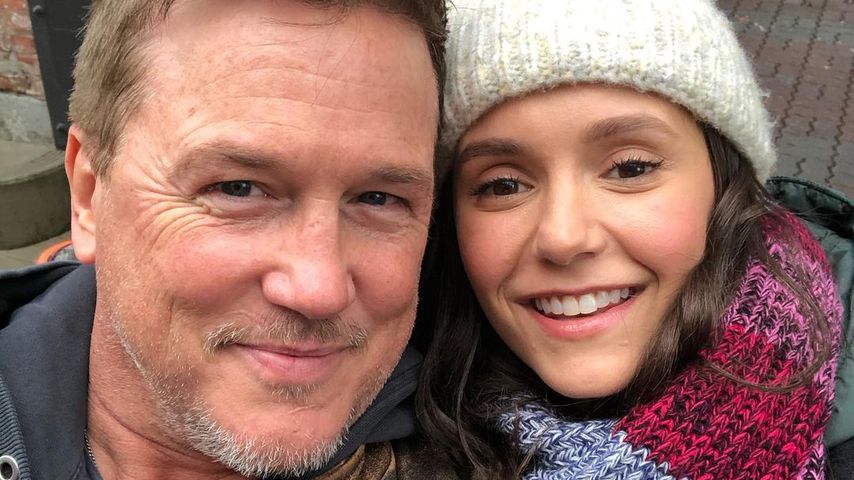 Lochlyn Munro und Nina Dobrev am Set zu "Love Hard"