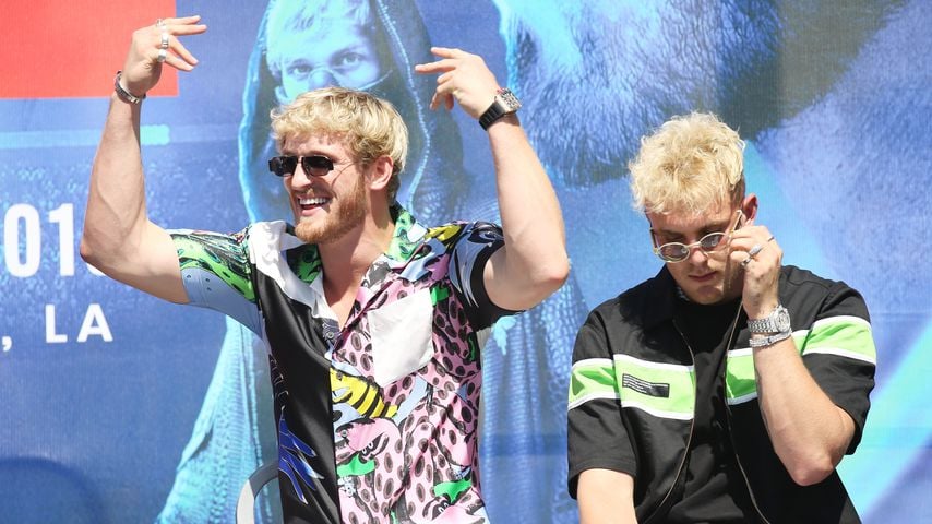 Logan Paul und Jake Paul bei einer Pressekonferenz in Los Angeles 2019