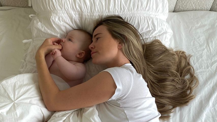 "Bestes Gefühl": Liz Kaeber teilt süße Kuschelfotos mit Loki