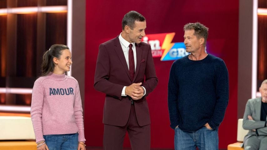 Kandidatin Lola, Moderator Kai Pflaume und Til Schweiger bei "Klein gegen Groß", November 2025