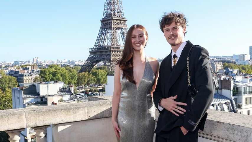 Lola Tung und Christopher Briney in Paris, 2025