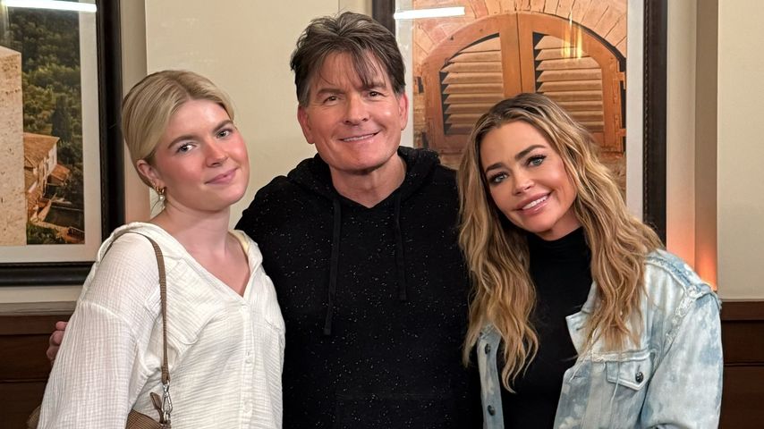 Lola und Charlie Sheen mit Denise Richards