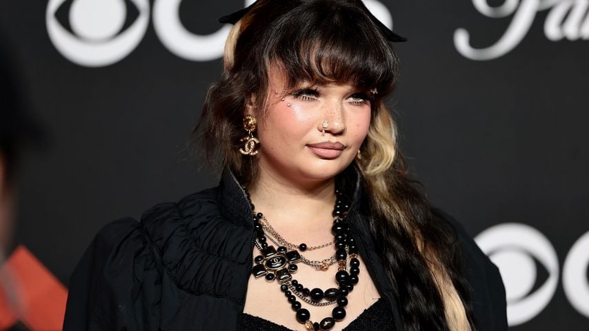 Bühnendrama: Popstar Lola Young bricht bei Konzert zusammen